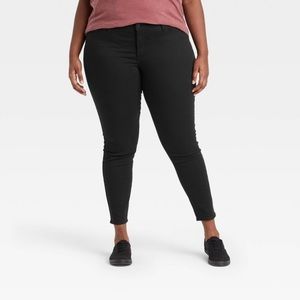 NWT Universal Thread, Mid-Rise Curvy Skinny, Black size 16W